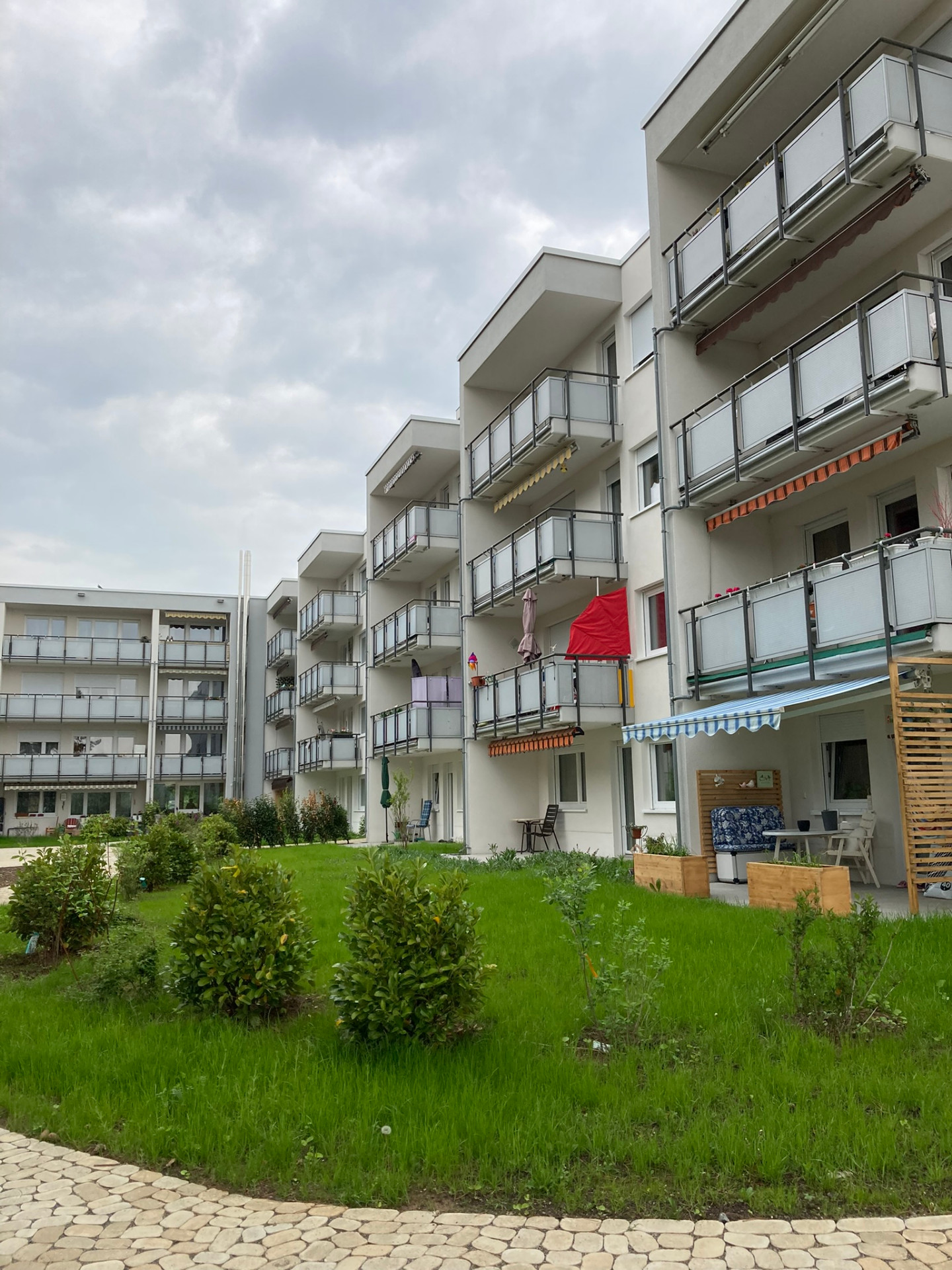 Frisch modernisierte 2-Zimmer-Wohnung mit Terrasse, Europaplatz 30, 70565 Stuttgart