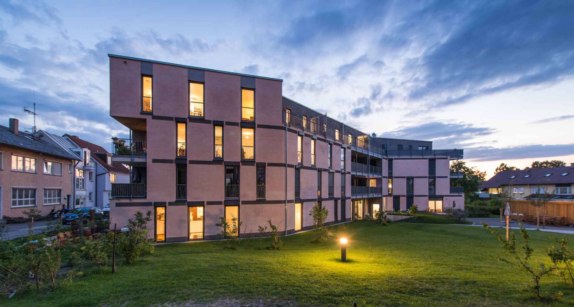 Lebendiges Wohnen im Gemeinschaftsprojekt: 3-Zimmer-Wohnung mit Süd-West-Dachterrasse in Leonberg, Fichtestraße 27, 71229 Leonberg